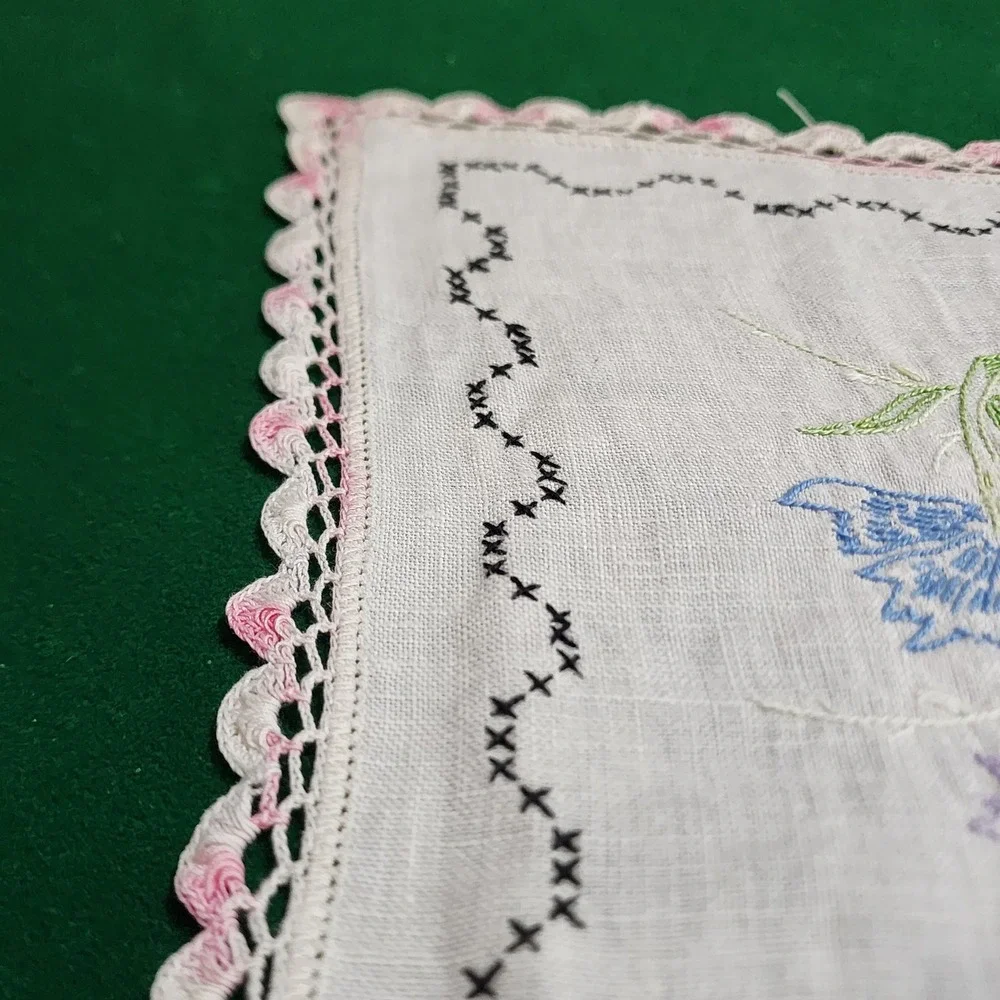 Vintage Hand Embroidered Linen Table Runner Floral Crochet Lace Trim 38x12